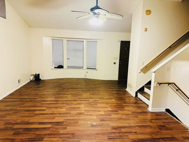 Building Photo - 630 Catrina Ct