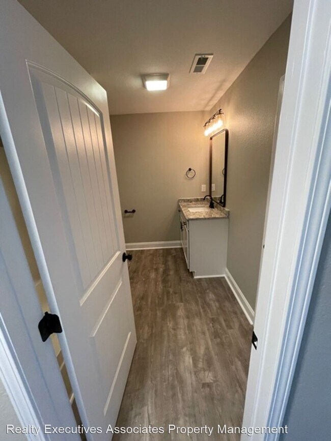 Building Photo - 3 br, 2 bath House - 226 Horton Lane
