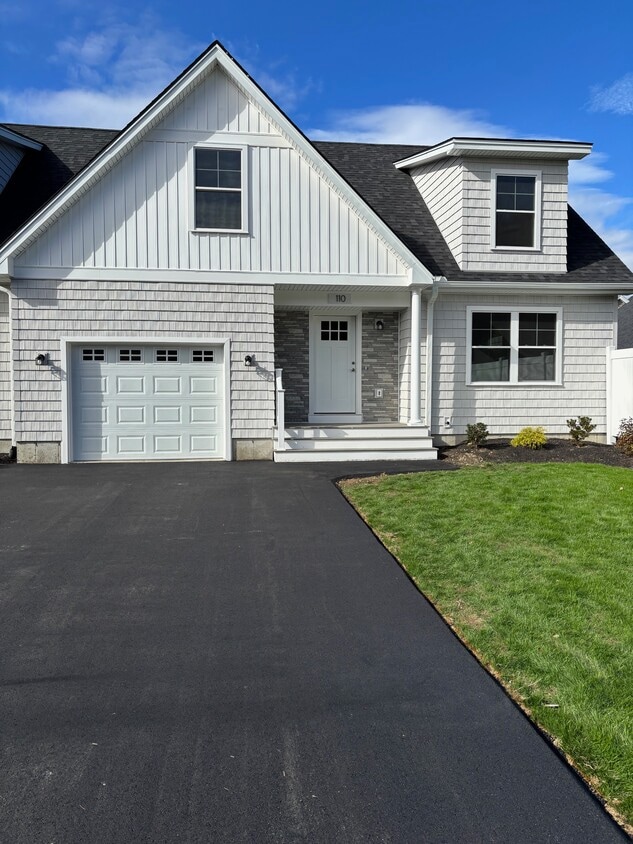 Front - 102 Sycamore Ln