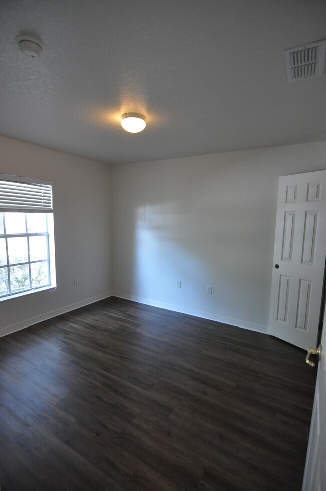 Foto del edificio - 6775 Dairy Rd