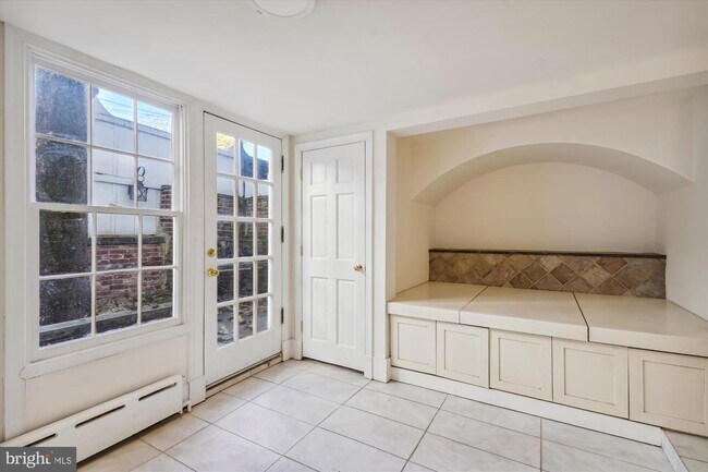 Foto del edificio - 3341 Dent Pl NW