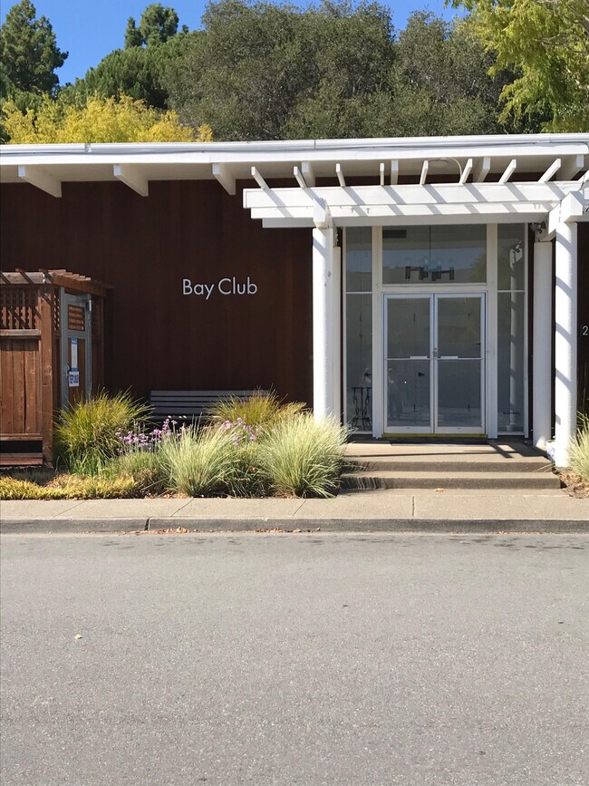 Building Photo - 5221 Shelter Bay Ave