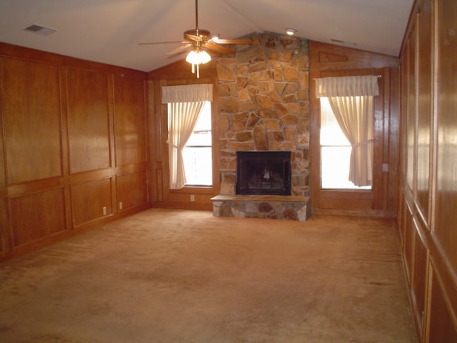 Building Photo - 5501 Vista Sandia NE