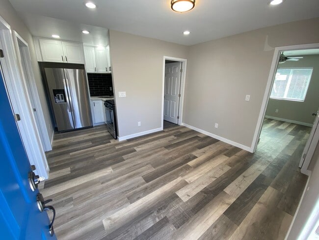 Foto del edificio - 3BD/1BA with beautiful yard!