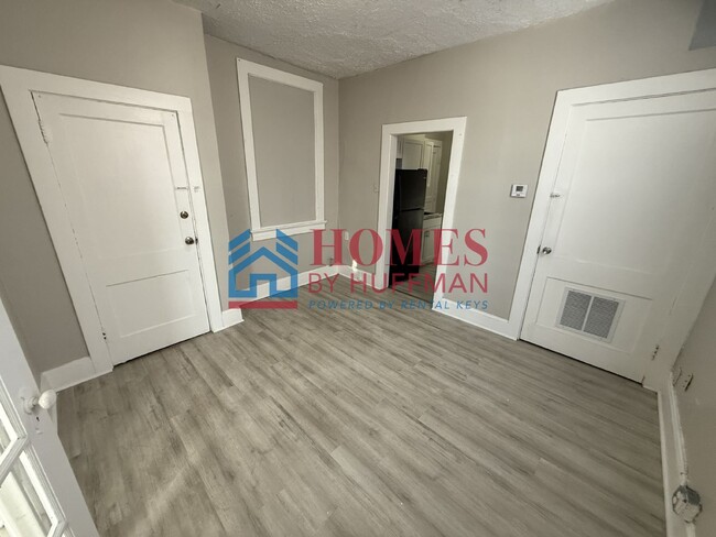 Building Photo - One Bedroom Upstairs Apartment | Available...