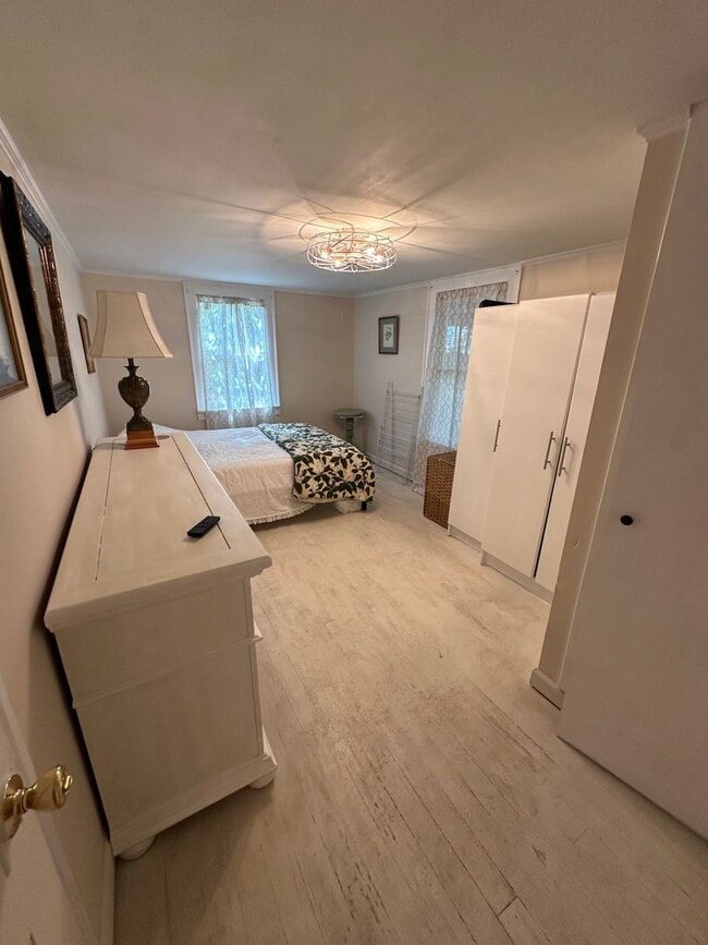 Building Photo - Furnished Studio Available in Pigeon Point