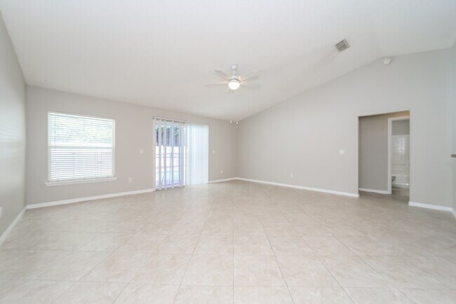 Building Photo - 910 Lake Point Way