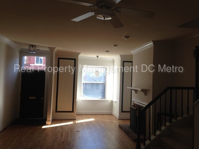 Building Photo - 514 I St NE
