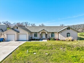 Building Photo - 30535 Rd 400