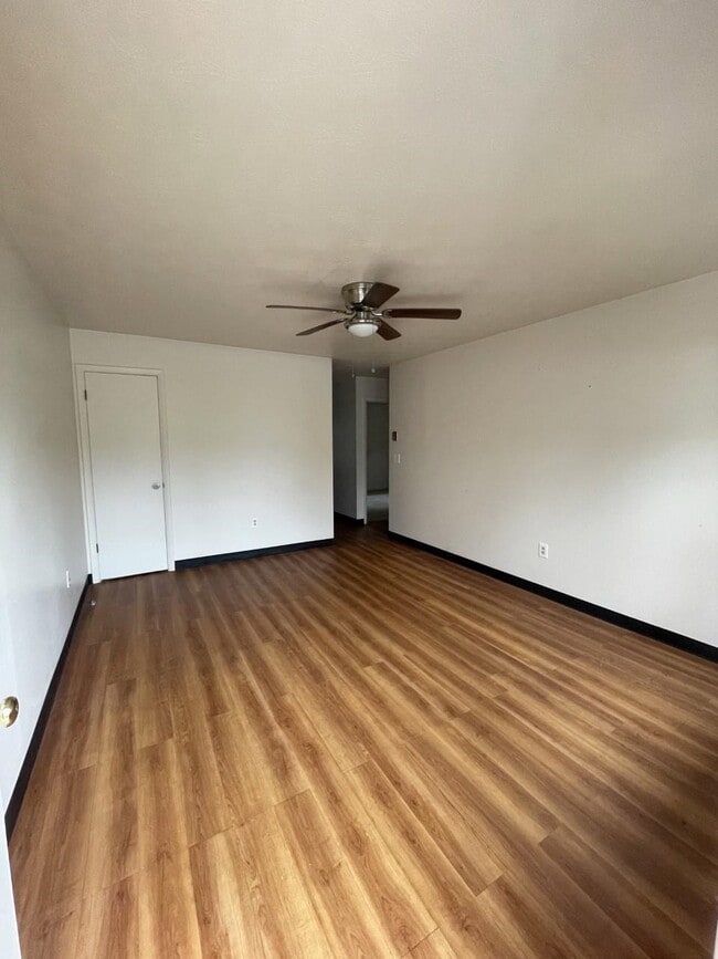 Building Photo - 1045 Moore St