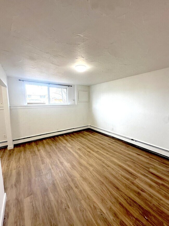 Building Photo - 2 bedroom in Prince George BC V2M 1J3