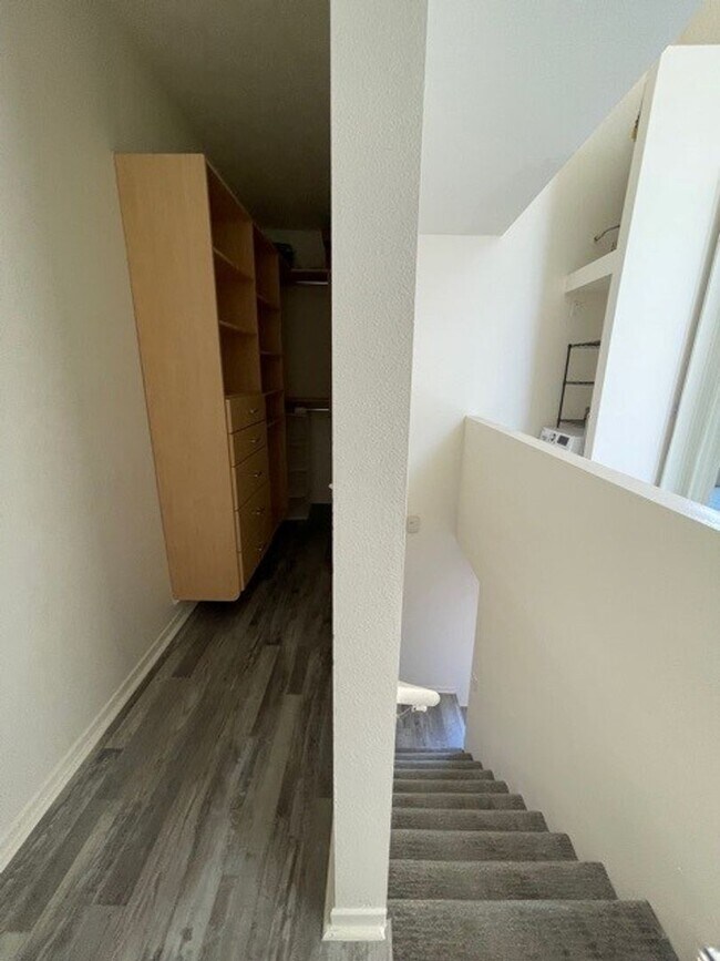 Foto del edificio - Urban 1 bedroom 1 bath townhome in Little Italy!