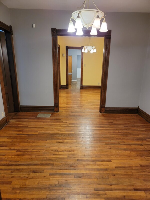 Building Photo - 805 E Jackson St