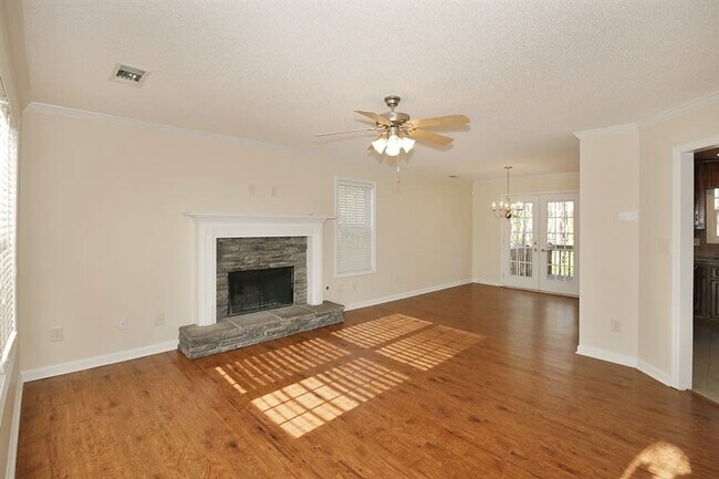 Building Photo - 204 Mackenzie Ct