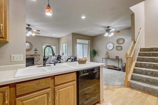 Building Photo - 607 Woodduck Dr