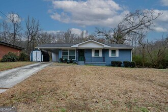 Building Photo - 667 Tara Cir SE