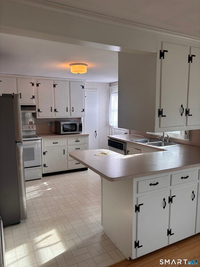 Foto del edificio - 28 Bayberry Ln