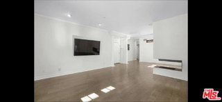 Building Photo - 9848 Vidor Dr