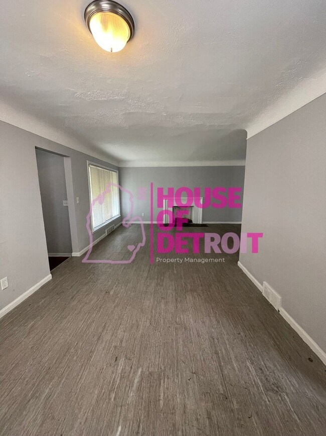Building Photo - 3 BEDROOM | 1 BATH | FREE PRE SCREEN