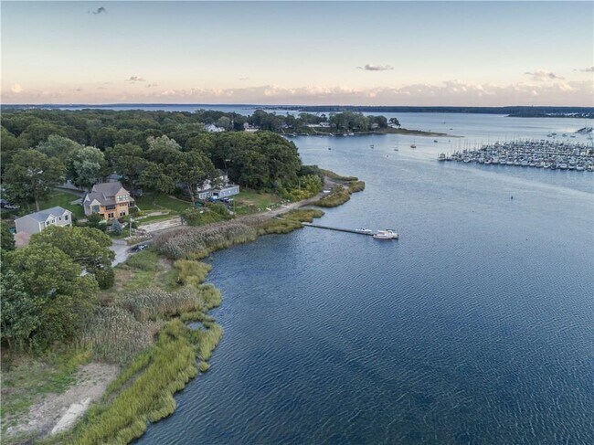 Foto del edificio - 80 Edgewater Dr