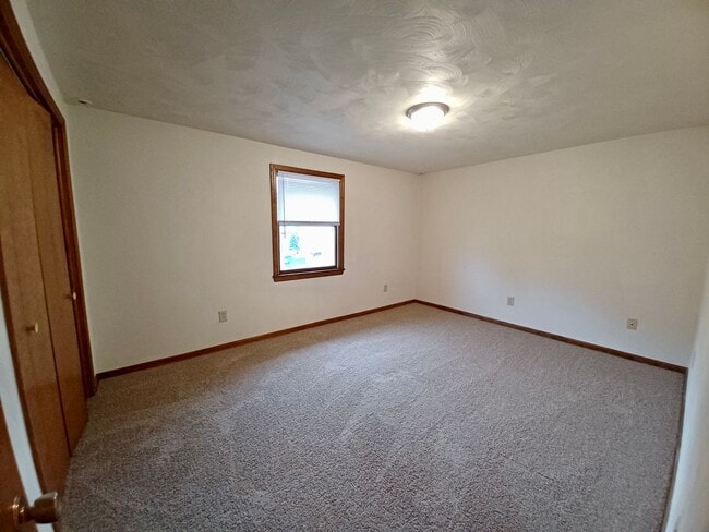 Building Photo - NEWLY UPDATED Two Bedroom Townhouse! Amazi...