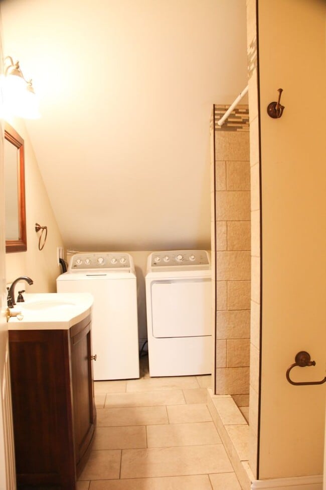 Photo - 158 North St Apartment