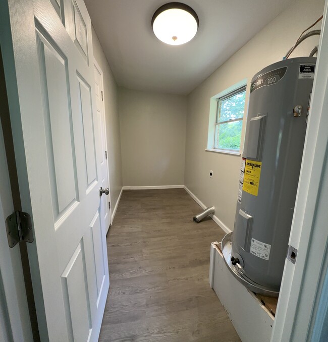Laundry Room - 100 Shady Oaks Dr