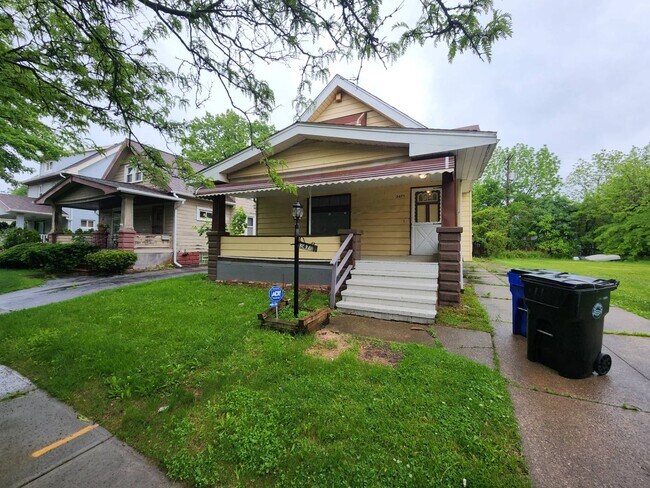 Building Photo - Charming 3-Bedroom Property in Prime Location
