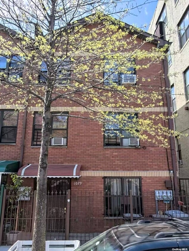 Primary Photo - 1079 Willoughby Ave