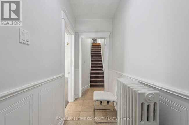 Building Photo - 10 Coxwell Ave