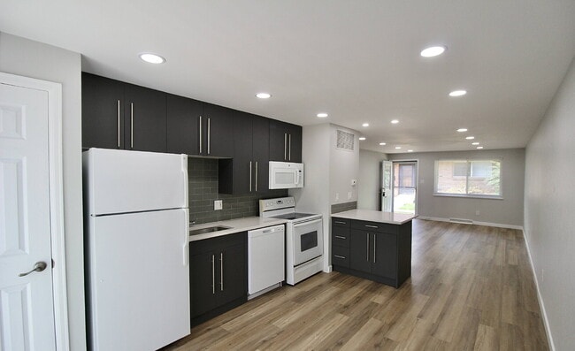 Building Photo - 10362 W 59th Ave