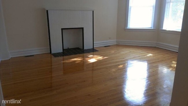 Foto del edificio - 3155 N Pine Grove Ave