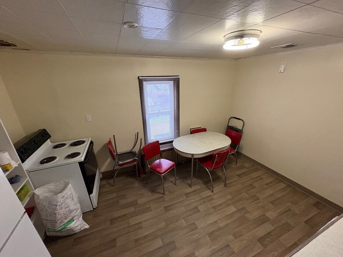 Building Photo - 1021 Park Ave