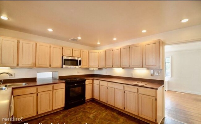 Building Photo - 5 br, 4 bath House - 1301 E Layton Ave
