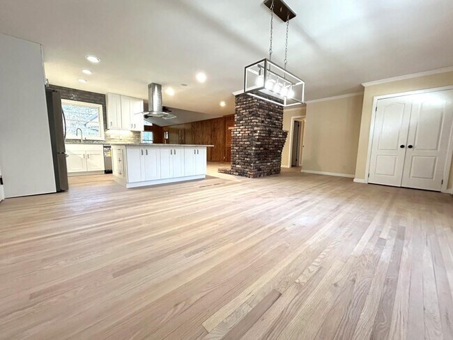 Building Photo - 1267 Arborvista Dr NE