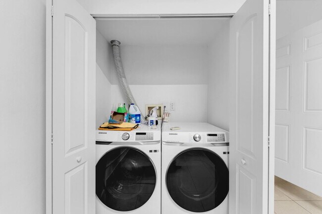 Foto del edificio - 851 SW 154th Path