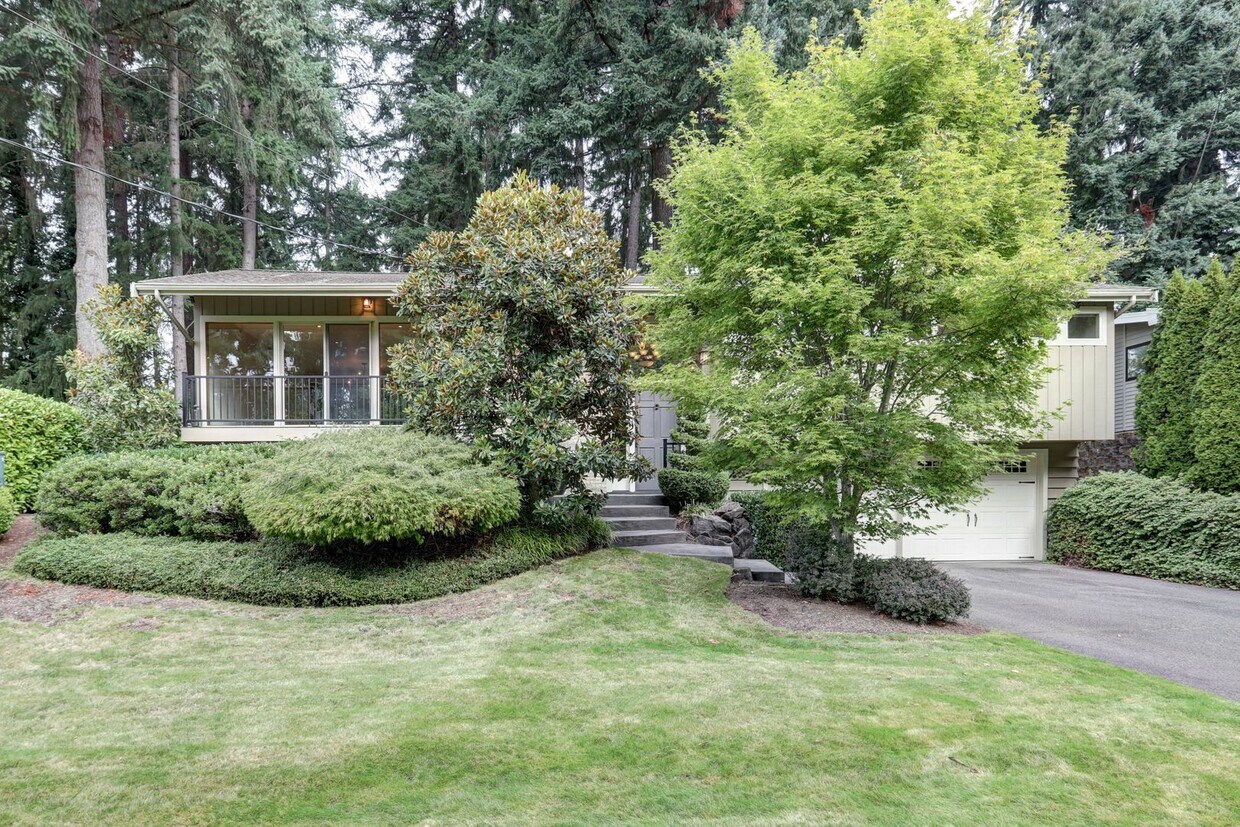 Primary Photo - Welcome Home to Your Beautiful Oasis in En...