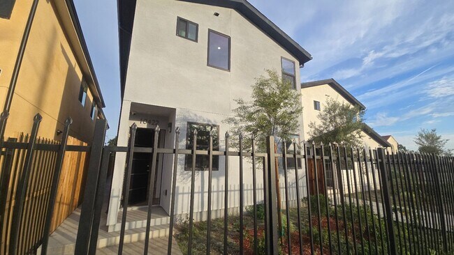 Building Photo - Graham(10422)