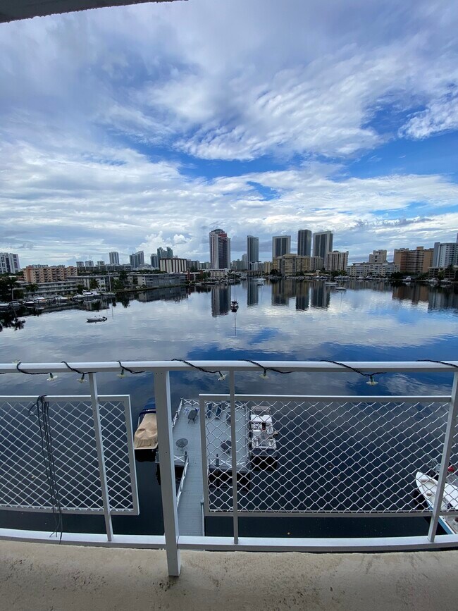 Foto del edificio - 430 Golden Isles Dr