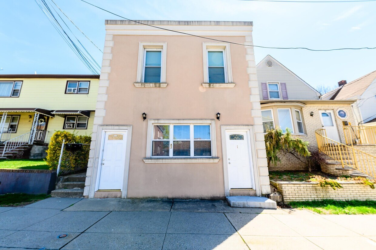 Primary Photo - 82 Pacific Ave