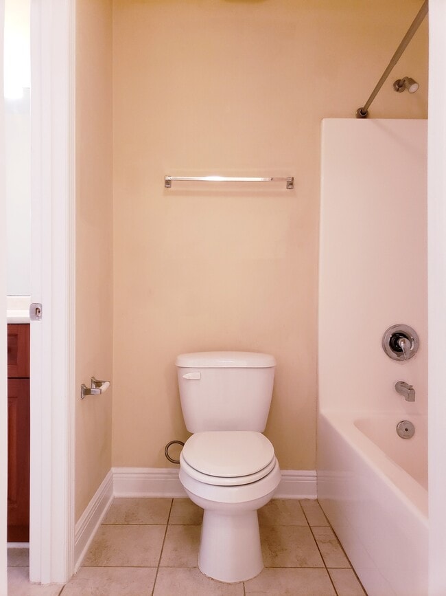 Foto del edificio - 1575 Paul Russell Rd #2901