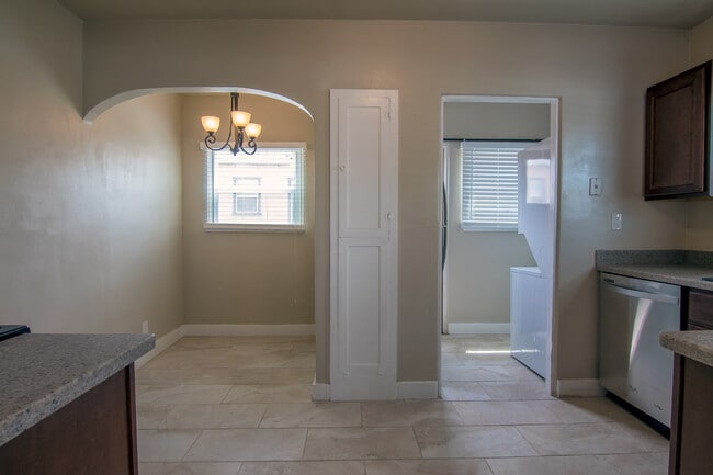 Building Photo - 33rd Duplex