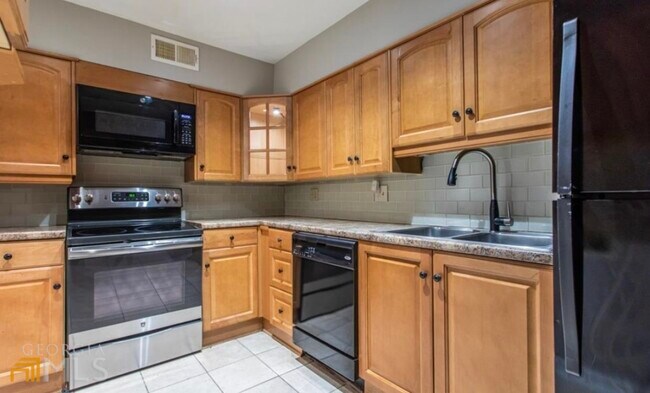 Building Photo - 3091 Colonial Way
