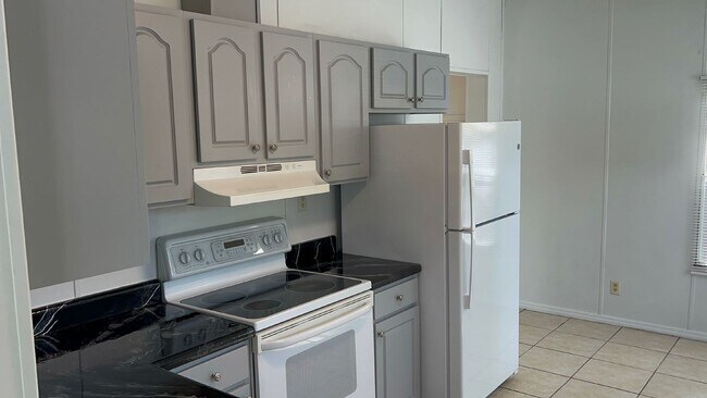 Foto del edificio - No Security Deposit option is available. J...