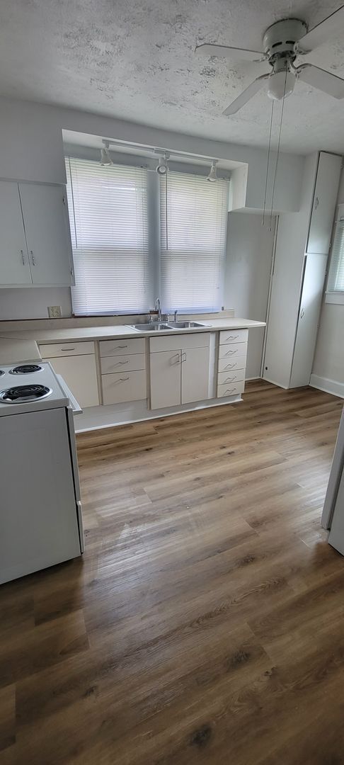 Foto del edificio - Westside Spacious Two Bedroom Two Story Du...