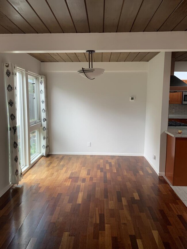 Building Photo - 643 Wildwood Ln