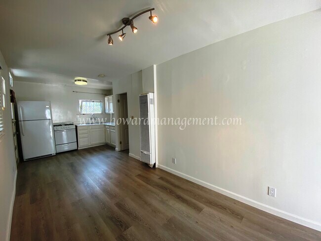 Building Photo - 852 Venezia Ave