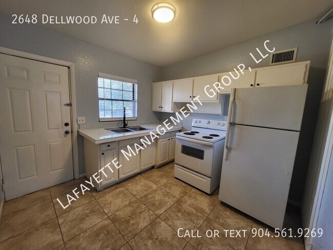 Foto del edificio - 2648 Dellwood Ave