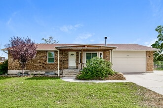 Building Photo - 8487 McKenzie Ln