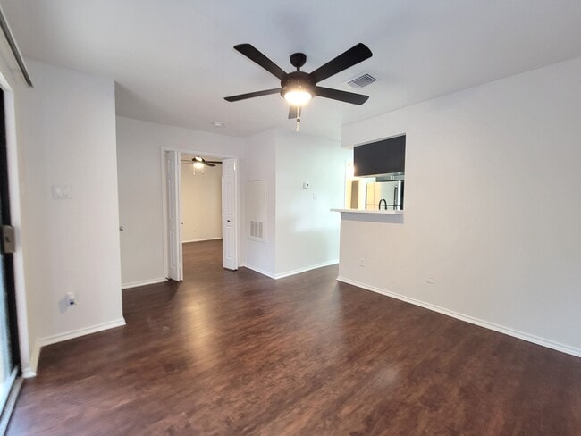 Building Photo - Tramor at Oak Bend